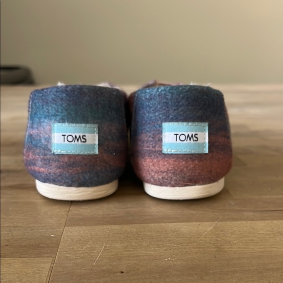 Toms Multicolor Slip-On Shoes - Picture 3 of 6